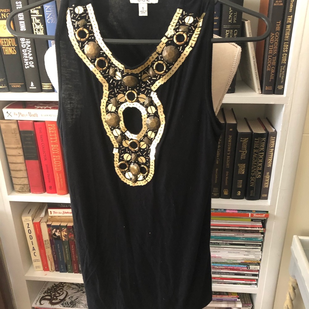 Cache small sleeveless top